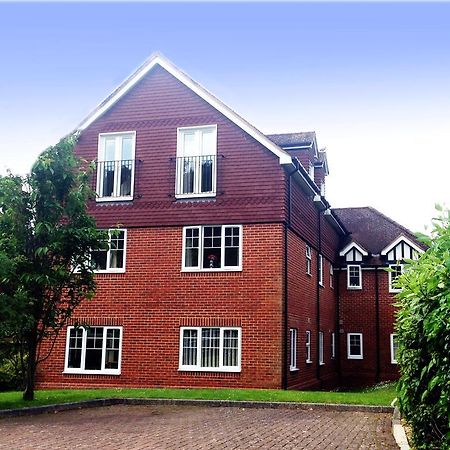 St Raphael House, City Centre Charming Apartments Basingstoke Exterior foto